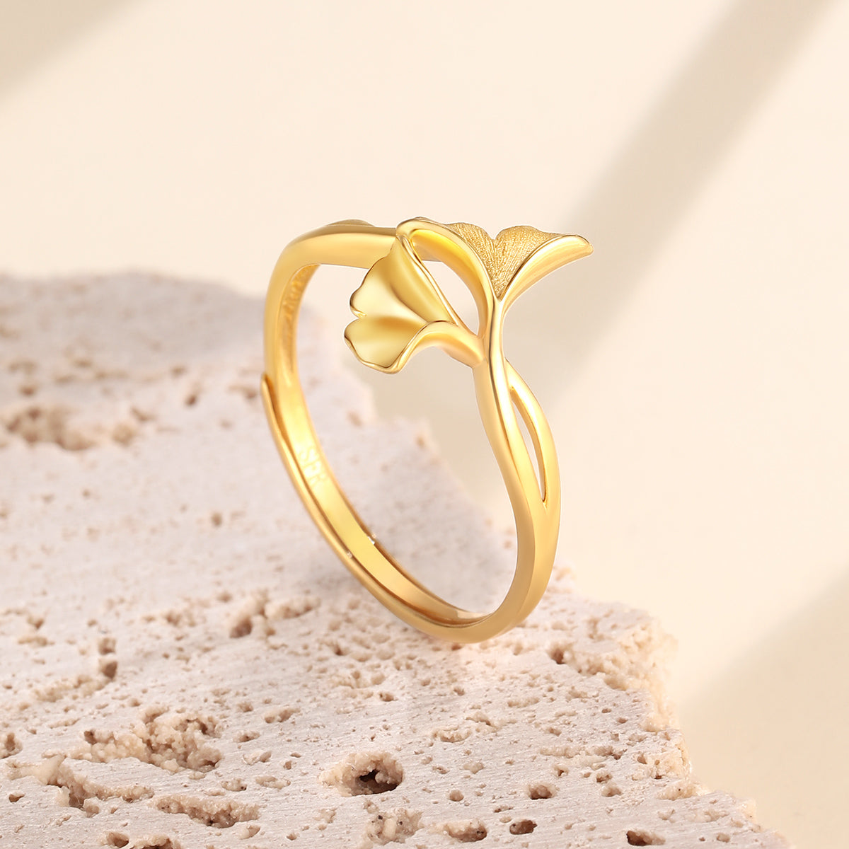 Exquisite 18K Gold Ginkgo Leaf Adjustable Ring for Her - A Nature-Inspired Fine Jewelry Gift