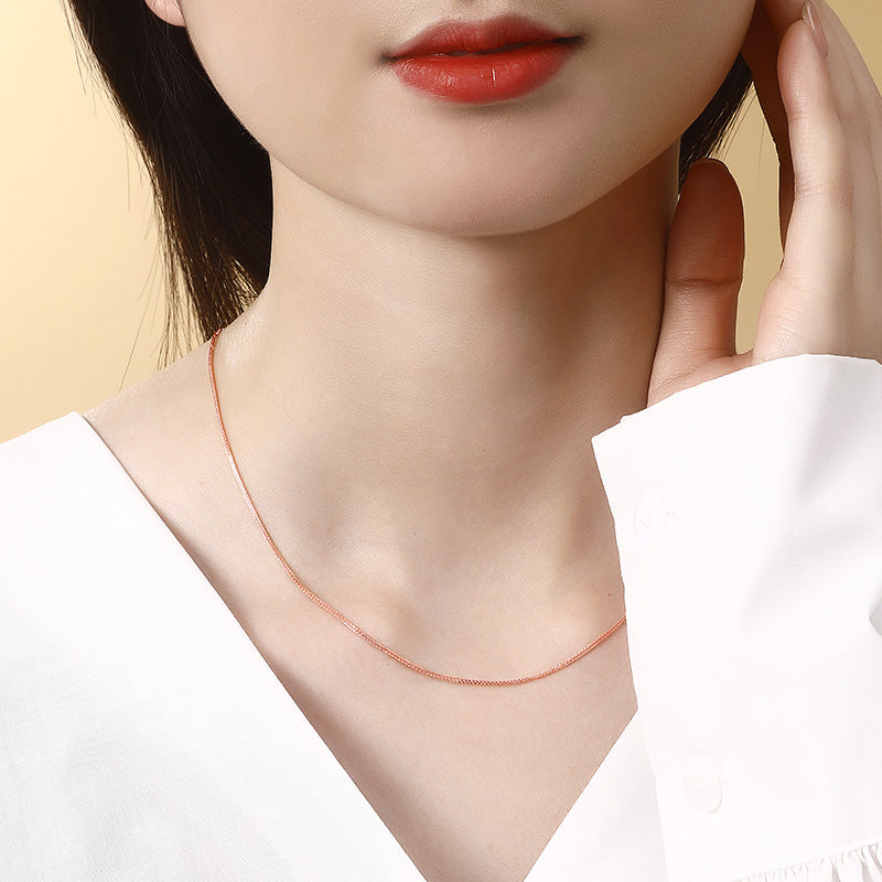 SUNFEEL's 18K Rose Gold Chopard Link Necklace: A Stylish Collarbone-Length Accessory for the Modern Woman