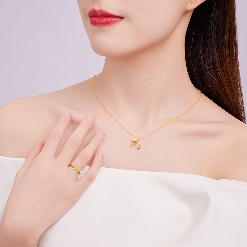 SUNFEEL's 18K Gold Mermaid Tail Pendant Necklace with Diamonds and Pearls: A Mesmerizing Gift for Your Ladylove