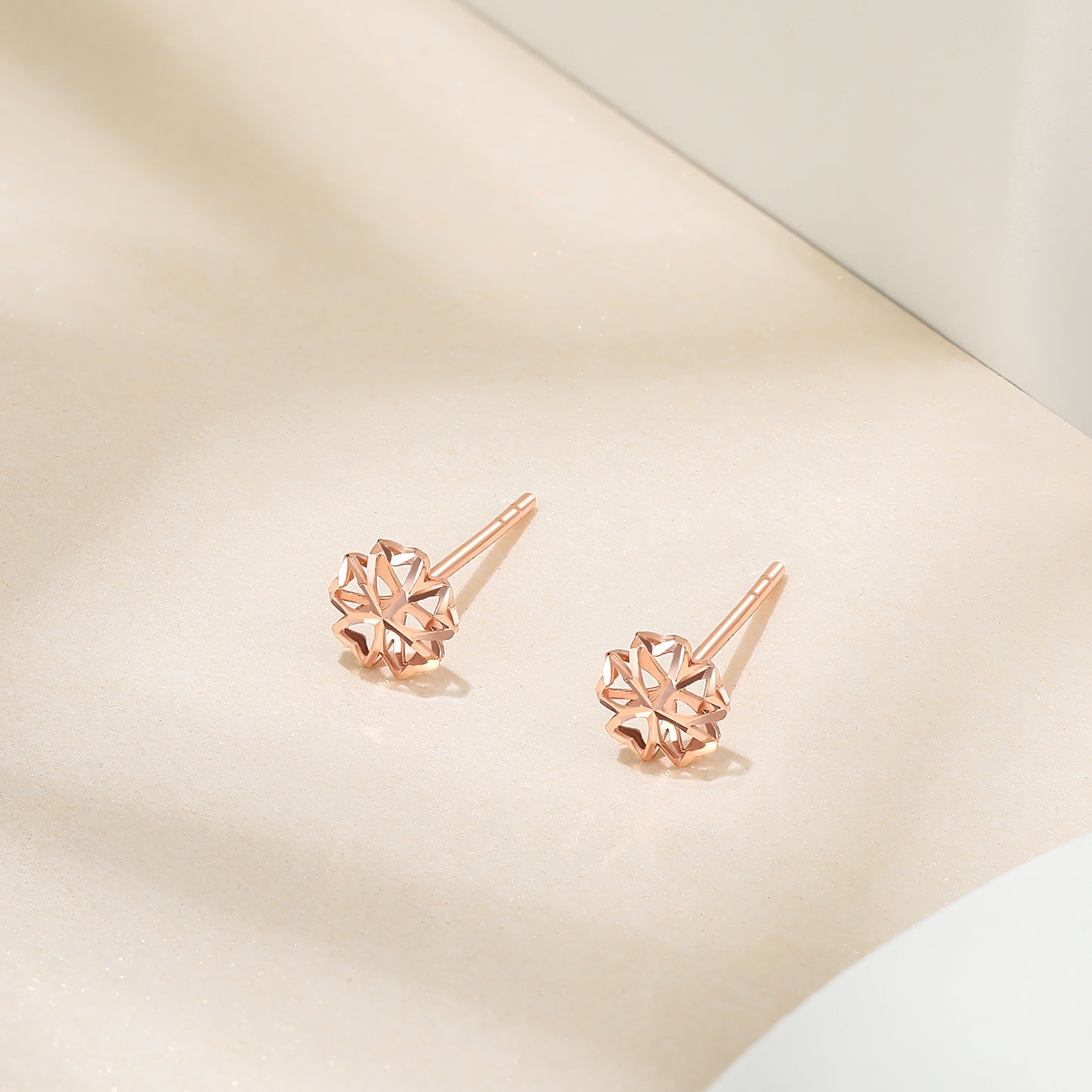 Romantic 18K Rose Gold Plated Blooming Flower Stud Earrings - A Glittering Au750 Gift for Your Girlfriend