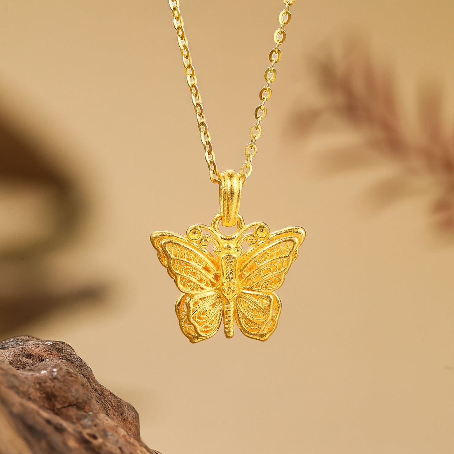 SUNFEEL 24K Gold Filigree Butterfly Pendant Classic Charm Pendant Necklace Handmade Gold Jewelry GIifts