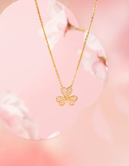 SUNFEEL's 18K Gold Clover Leaf Diamond Pendant Necklace: A Symbolic and Sparkling Gift for Your Beloved