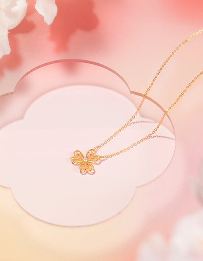 SUNFEEL's 18K Gold Clover Leaf Diamond Pendant Necklace: A Symbolic and Sparkling Gift for Your Beloved